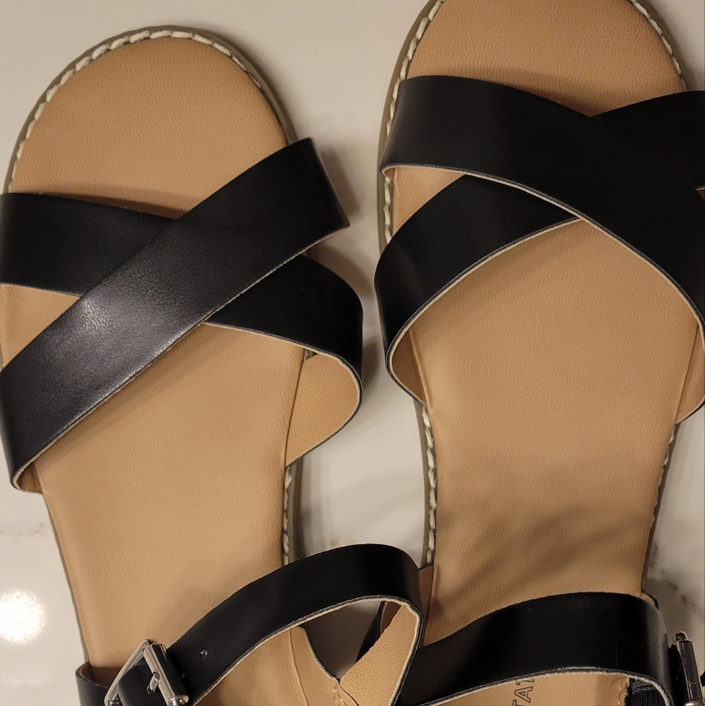 Youth Girl's Tucker+Tate Sandals. Size 5. New!